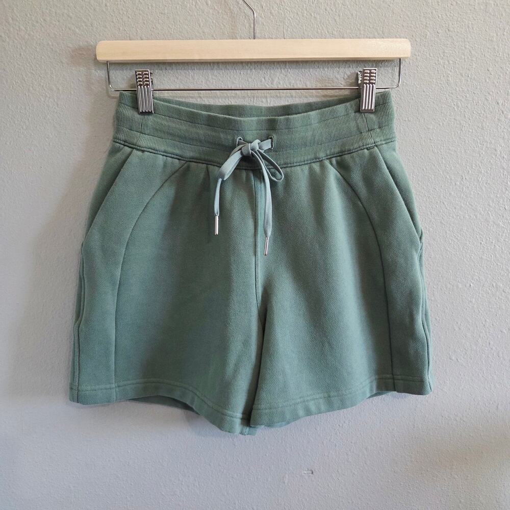 Lululemon Women's Scuba High-Rise Short 5" Green Sage Size 4